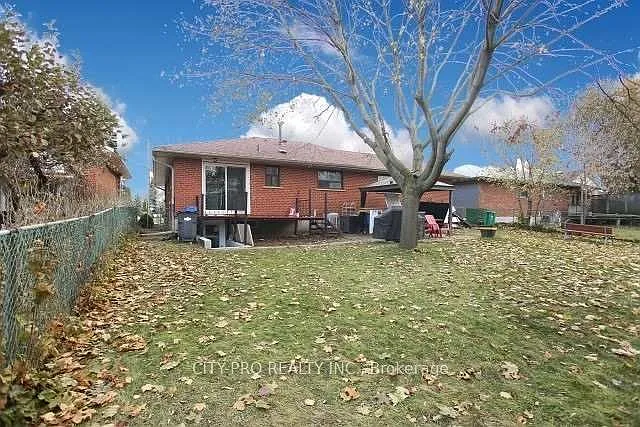 1925 Britannia Rd W — Photo 7