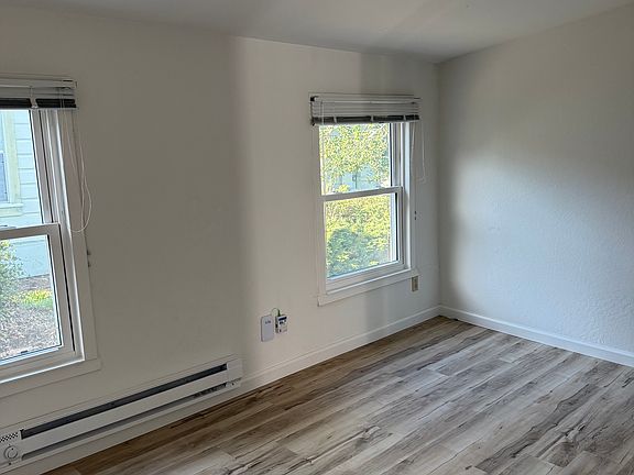 2nd image of 519 Baker St