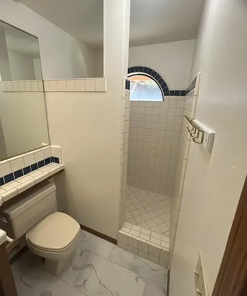 2122 N Clark Ct — Photo 27