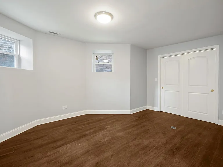 4928 S Saint Lawrence Ave #B — Photo 6