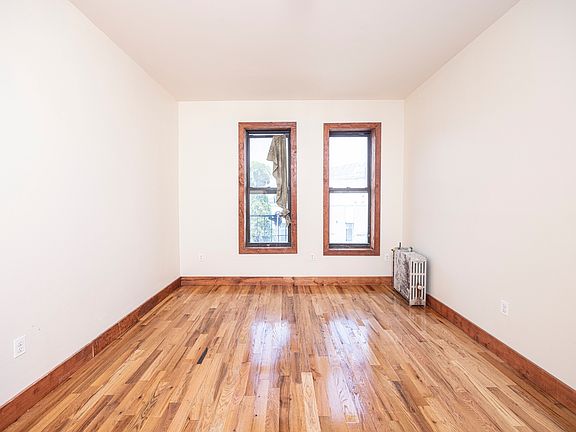 3rd image of 315 Jefferson St APT 2L