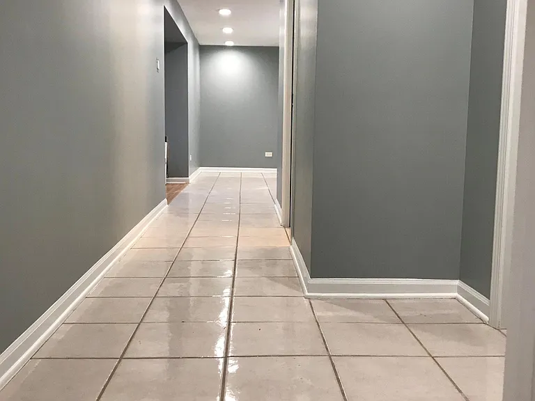 6717 N Oxford Ave — Photo 5