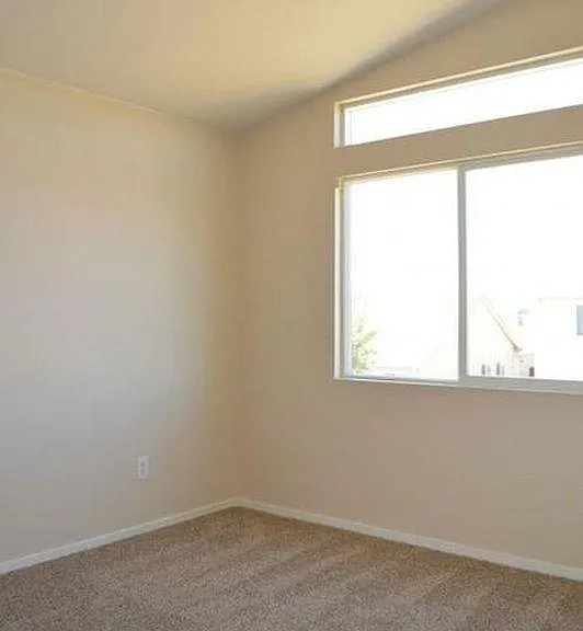 1627 Venice Cir — Photo 4