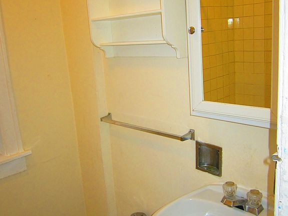5th image of 1414 W Pratt Blvd APT 112