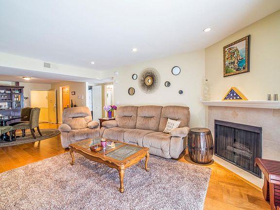 4th image of 1639 Camden Ave APT 203