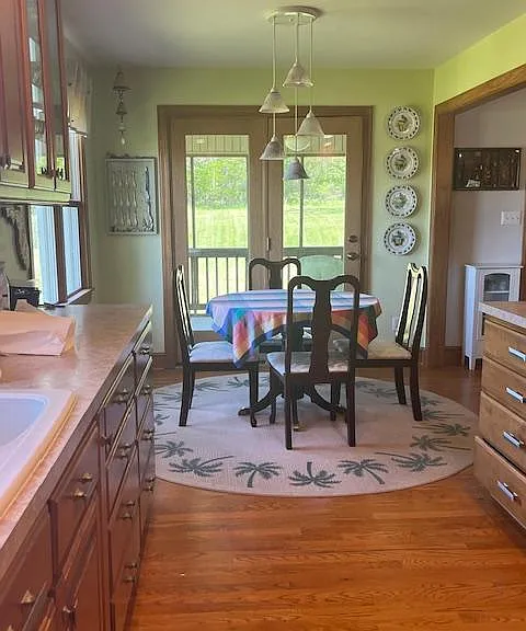 343 Governors Ln — Photo 10