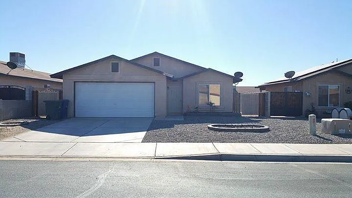 8833 E 38th Pl