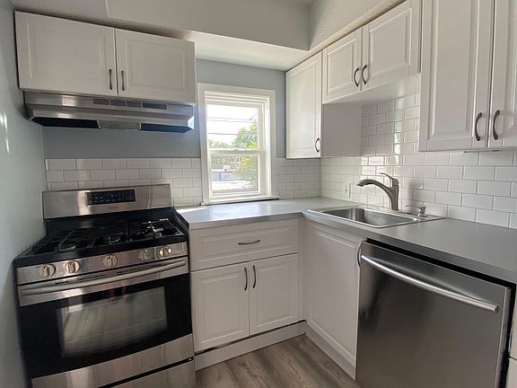 4th image of 1019 W 38th St APT 3E