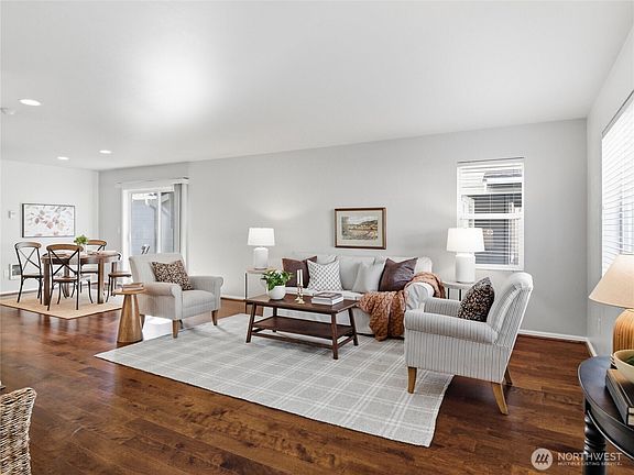 4th image of 3657 London Loop NE