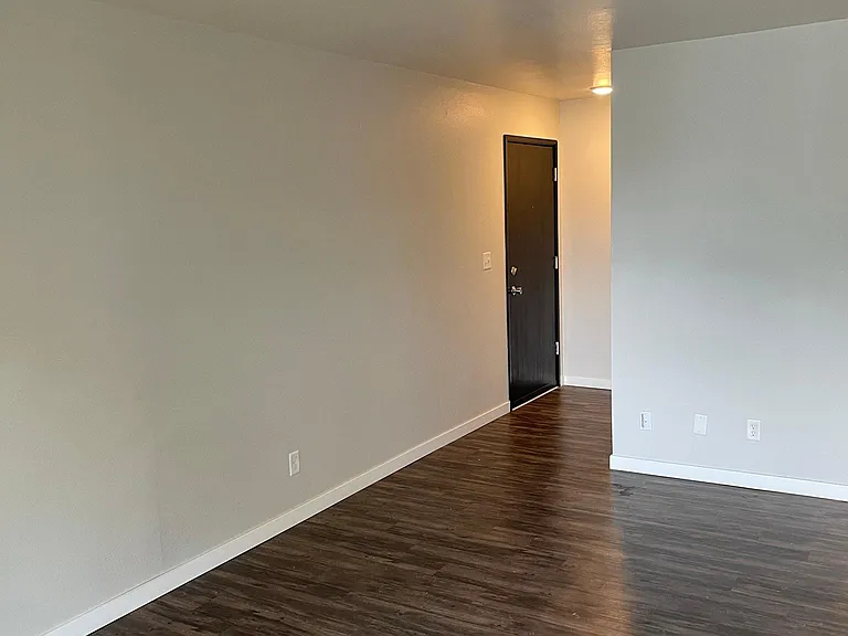 420 S Van Buren St #5 — Photo 8