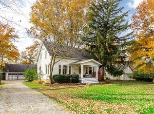 7068 Barton Rd, North Olmsted, OH 44070