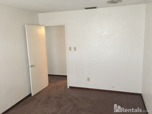 5th image of 6017 Hilltop Ln E