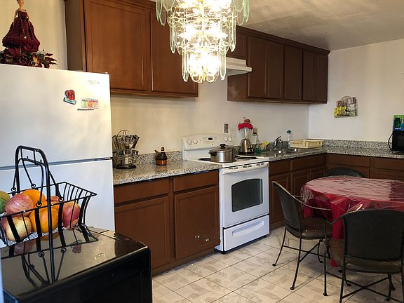 4th image of 2133 Luz Ave
