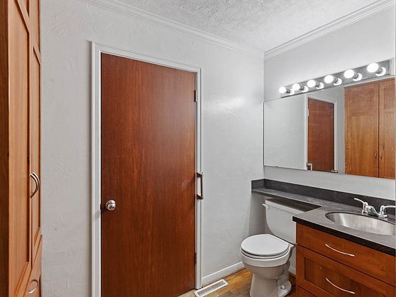 2nd image of 2808 Beverly Dr