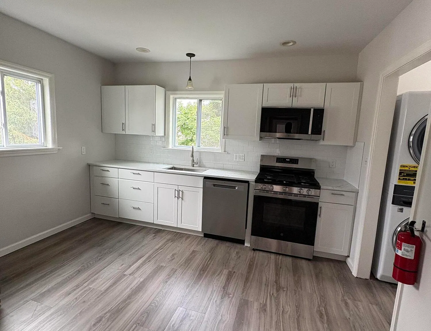 3 bed, 1.5 bath, 2141 sqft, $3,650 — Photo 1