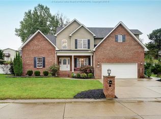 217 Glen Oaks Ct, Hurricane, WV 25526