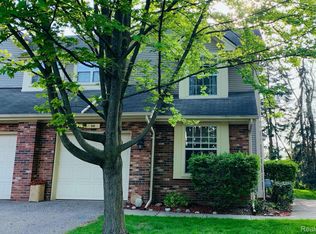 846 Whisperwood Trl, Fenton, MI 48430