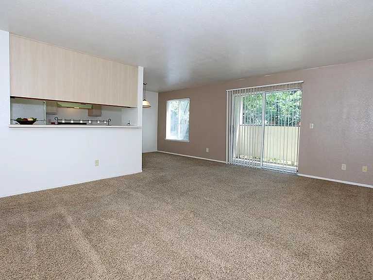 5150 N Valentine Ave — Photo 9