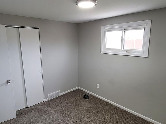 5th image of 952 E 216th St