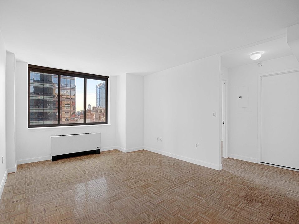 1st image of 360 W 43rd St APT S23g