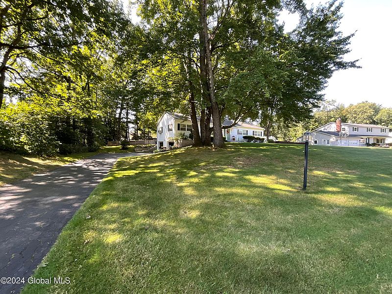 3rd image of 8 Hidden Valley Lane