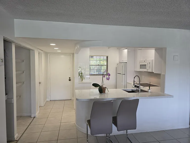 3905 N Nob Hill Rd #206 — Photo 7
