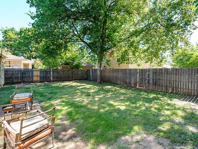 1333 Amarillo St — Photo 30
