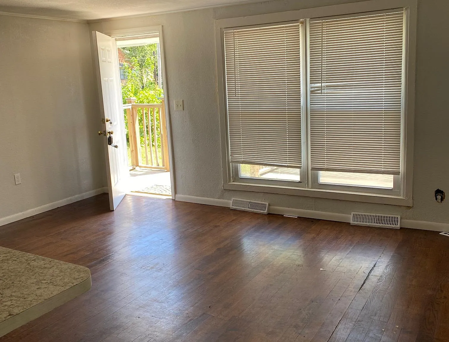 2 bed, 800 sqft, $995 — Photo 2