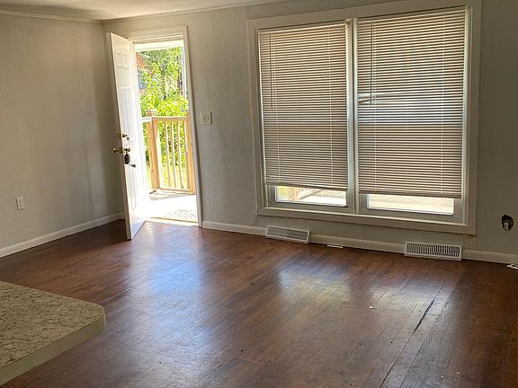 2nd image of 822 S Woodland Ave
