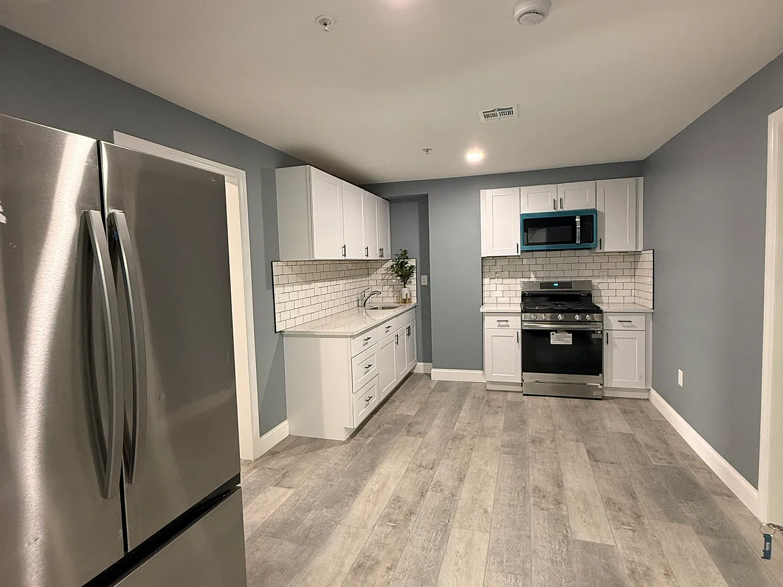 4 bed, $3,300 — Photo 1