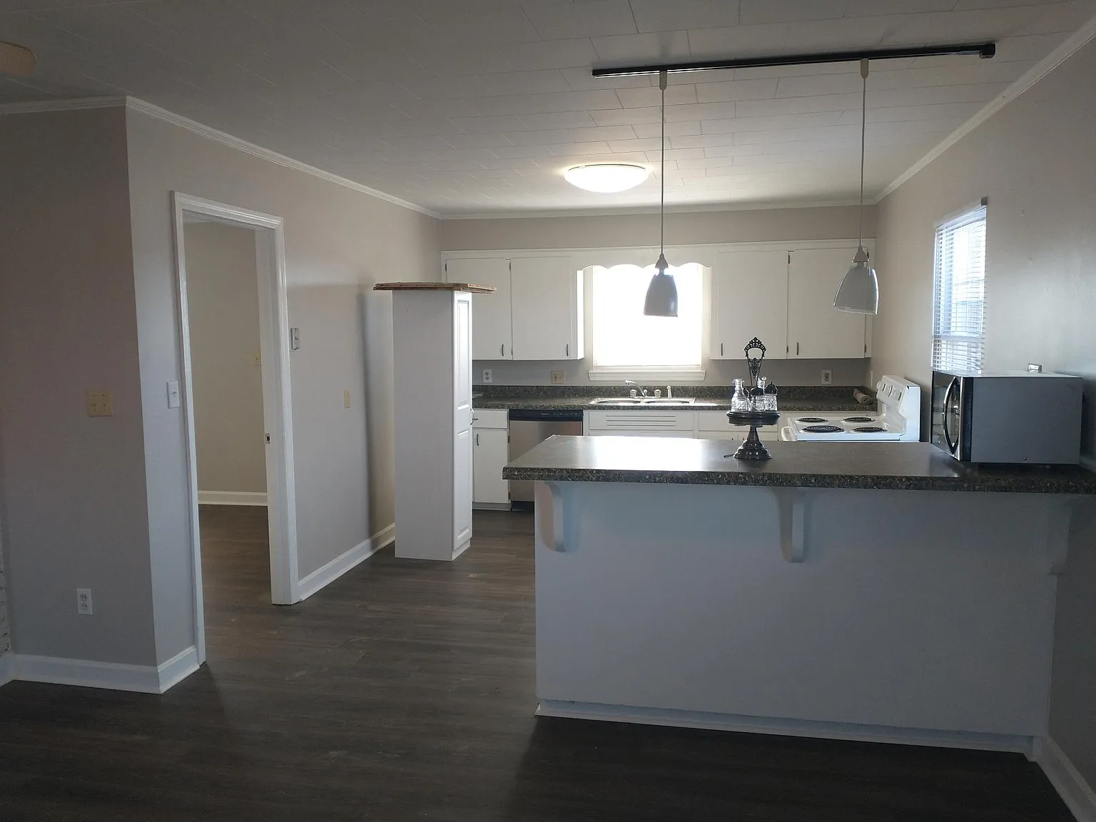 3 bed, 1170 sqft, $1,500 — Photo 3