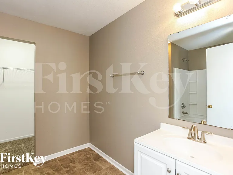 10702 Gathering Dr — Photo 16