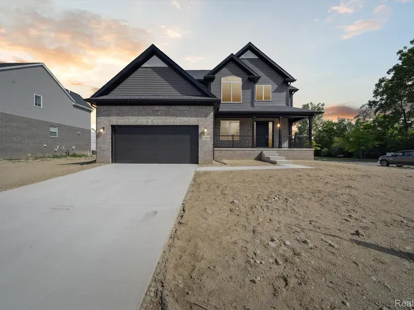 14110 Red Oak Dr, Belleville, MI 48111