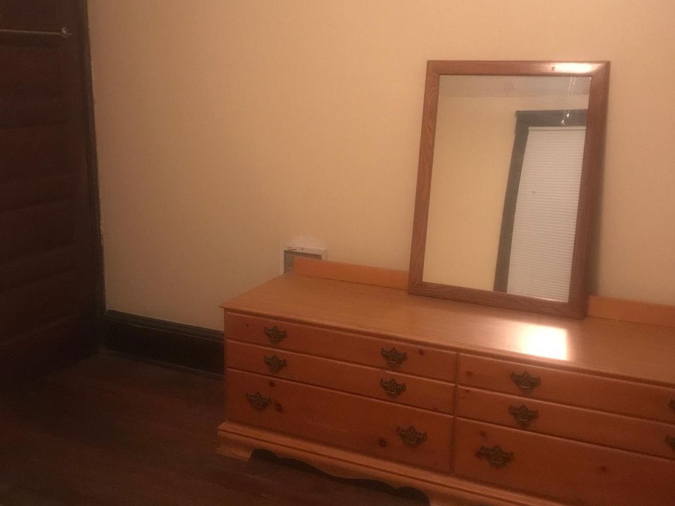 Dresser set