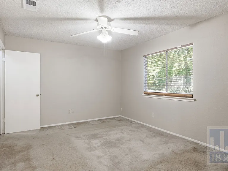 9002 Marsh Dr — Photo 8