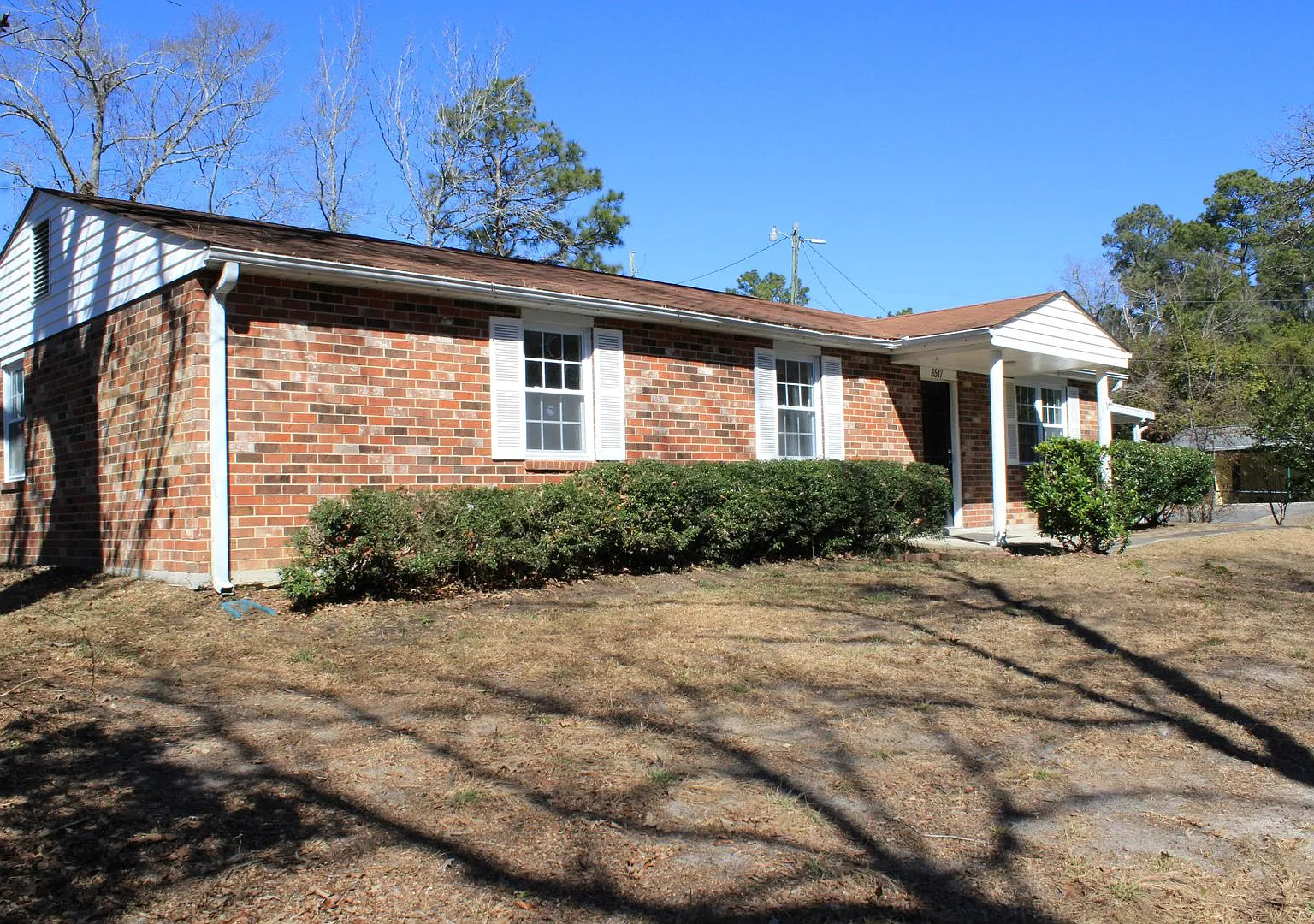Awesomely Located 3 bedroom 2 bath Available! — Photo 1