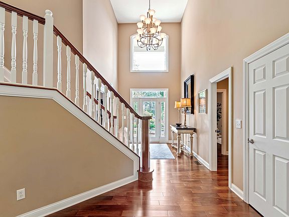 5th image of 800 Pinecliff Pl