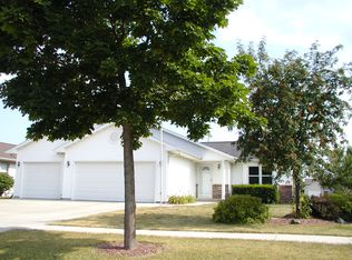 990 Bluehill Ave, Fond Du Lac, WI 54935