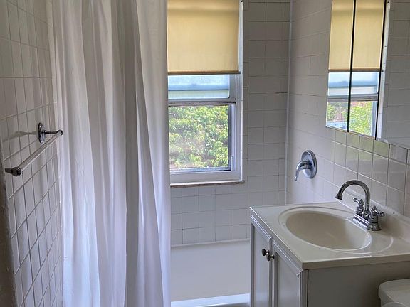 3rd image of 150 Bay 10th St Floor 2