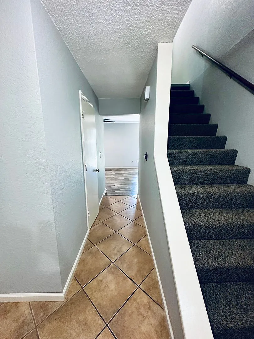  1423 Updated Townhome + Two Car Garage + Fenced Yard + Lawncare Included — Photo 2