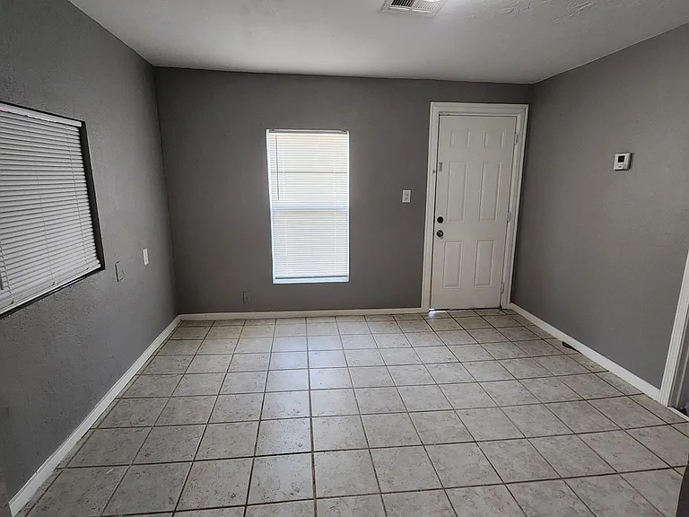2640 SW 38th St — Photo 2