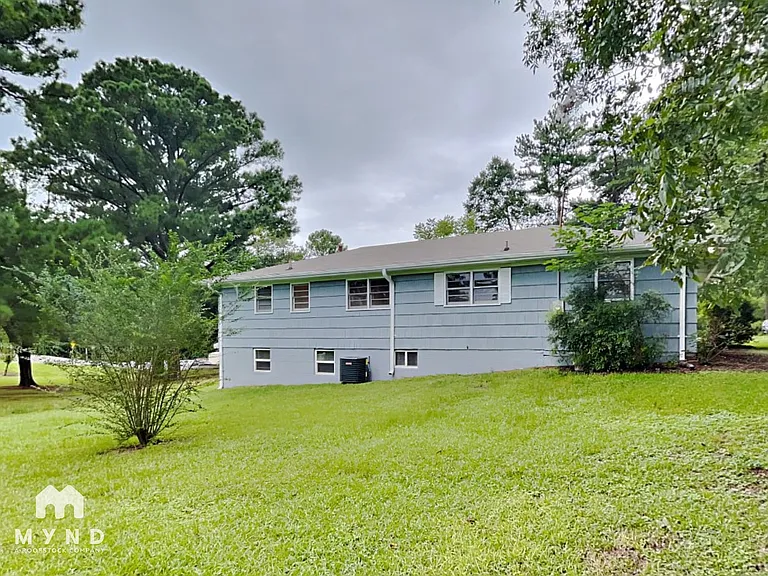 921 N Highland Dr — Photo 15
