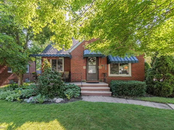 4227 W 215th St, Fairview Park, OH 44126