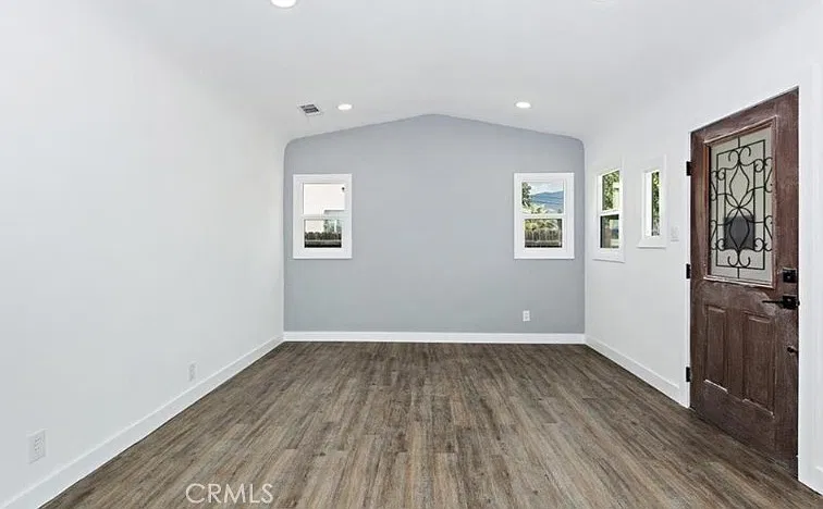 2 bed, 770 sqft, $2,400 — Photo 4