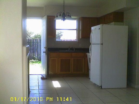 2nd image of 2814-16 Packenham Dr