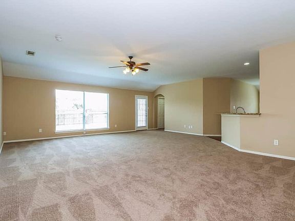 3rd image of 4808 Bluebird Ln