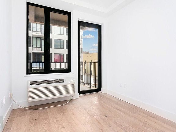 4th image of 69 E 125th St #3A126