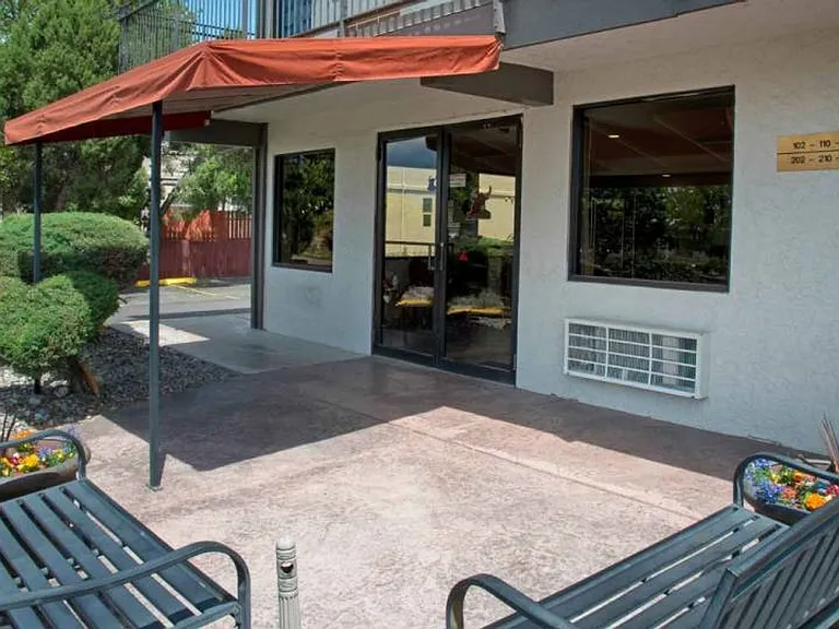 704 Horizon Dr — Photo 6