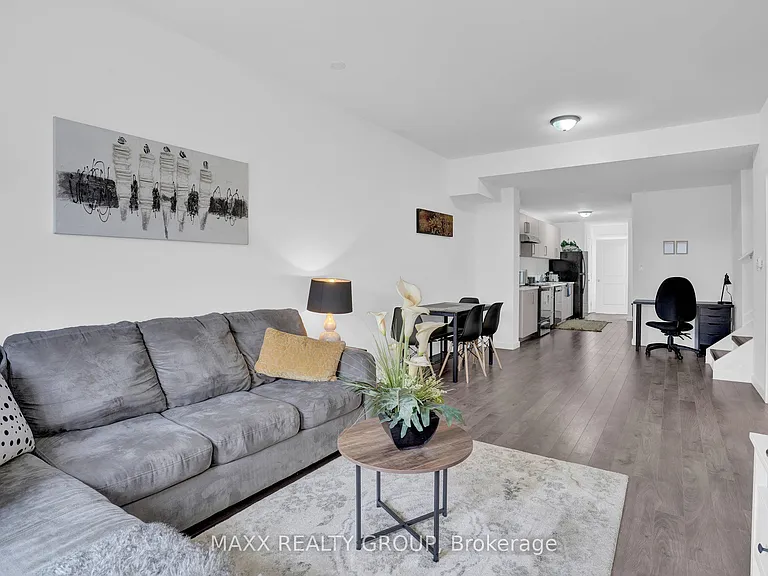 352 Alberta St — Photo 3