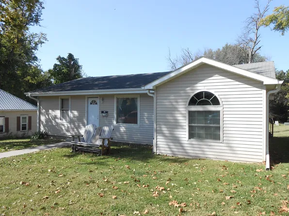 118 S Elm St, Stanberry, MO 64489